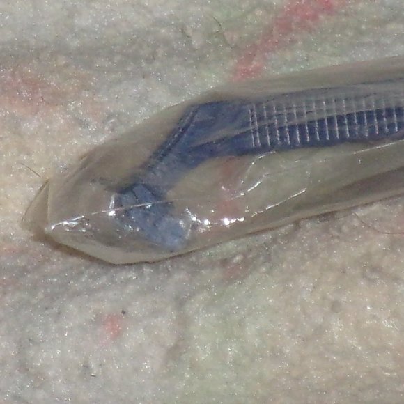 Blue Plastic Men's Disposable Shaving Razor Never Used - Picture 10 of 13